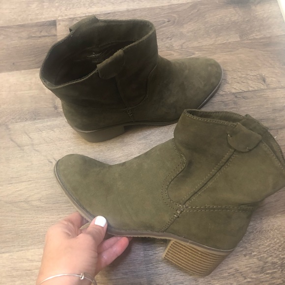 Merona Vegan Suede Ankle Boot Medium Low heel - Picture 1 of 4